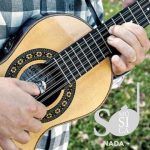 A viola caipira é um instrumento musical de cordas que tem uma forte ligação com a cultura popular brasileira